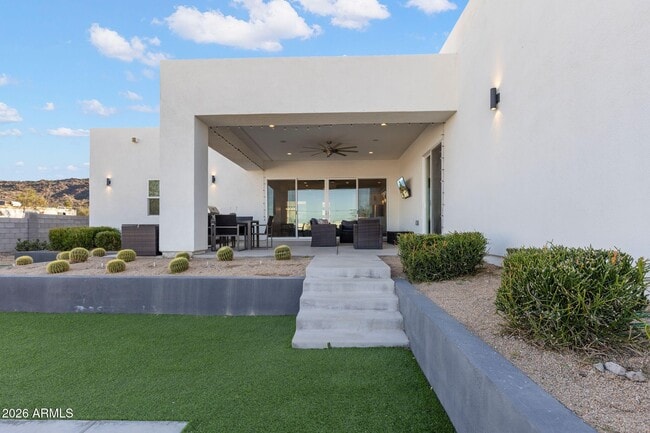 Building Photo - 2252 E South Mountain Ave