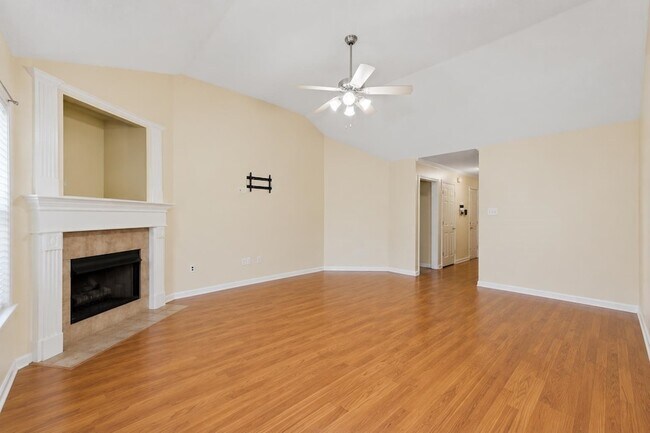 Building Photo - 1654 Far Dr