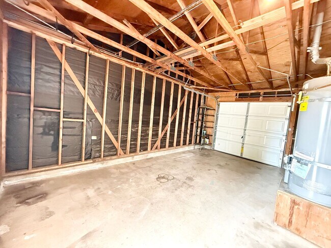 Building Photo - 2350 Sea Breeze Dr