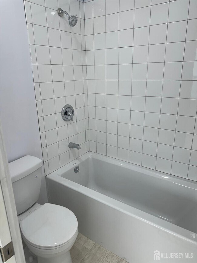 Building Photo - 111 Bayview Dr