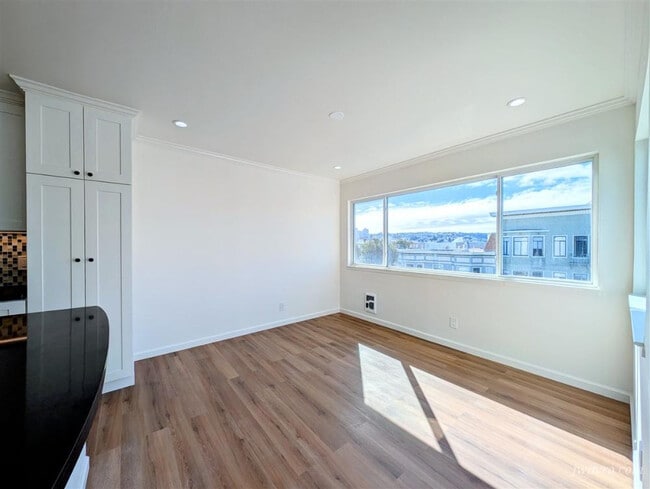 Building Photo - 3044 Franklin St