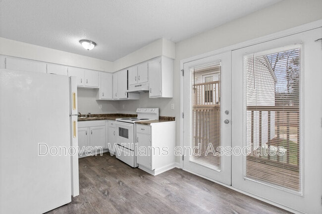 Building Photo - 4620 Central Ave