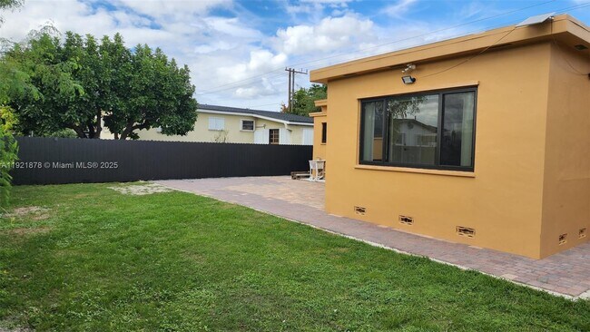 Building Photo - 8010 SW 16th St