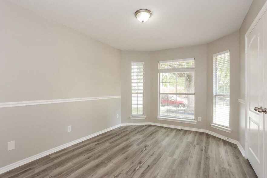 Building Photo - 6841 Black Wing Dr