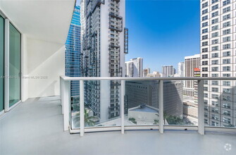 Building Photo - 300 S Biscayne Blvd