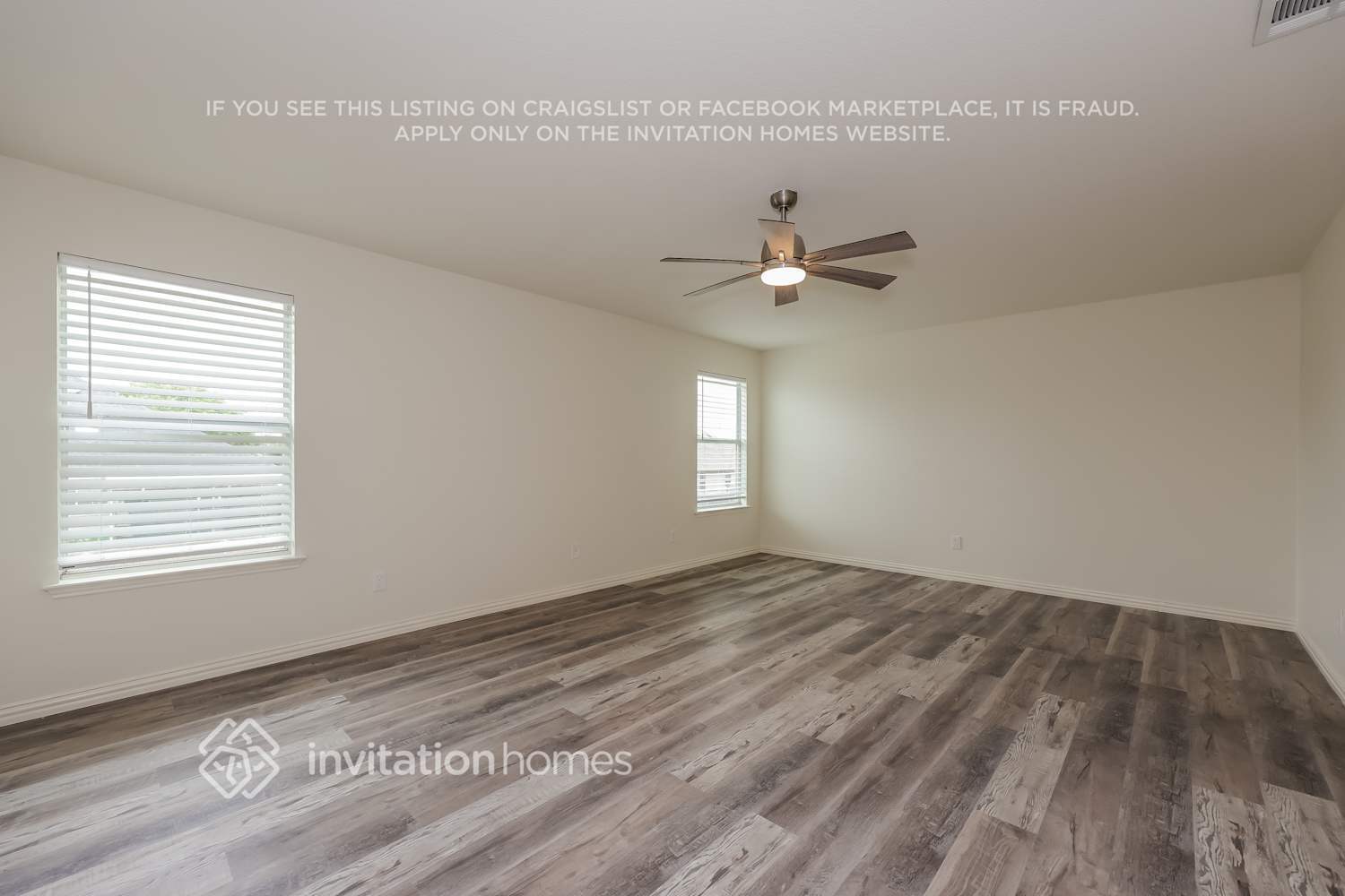 Building Photo - 215 Equestrian Dr