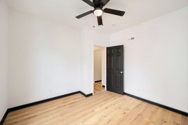 Building Photo - Remodeled 3 Bedroom 2 Bathroom Home!