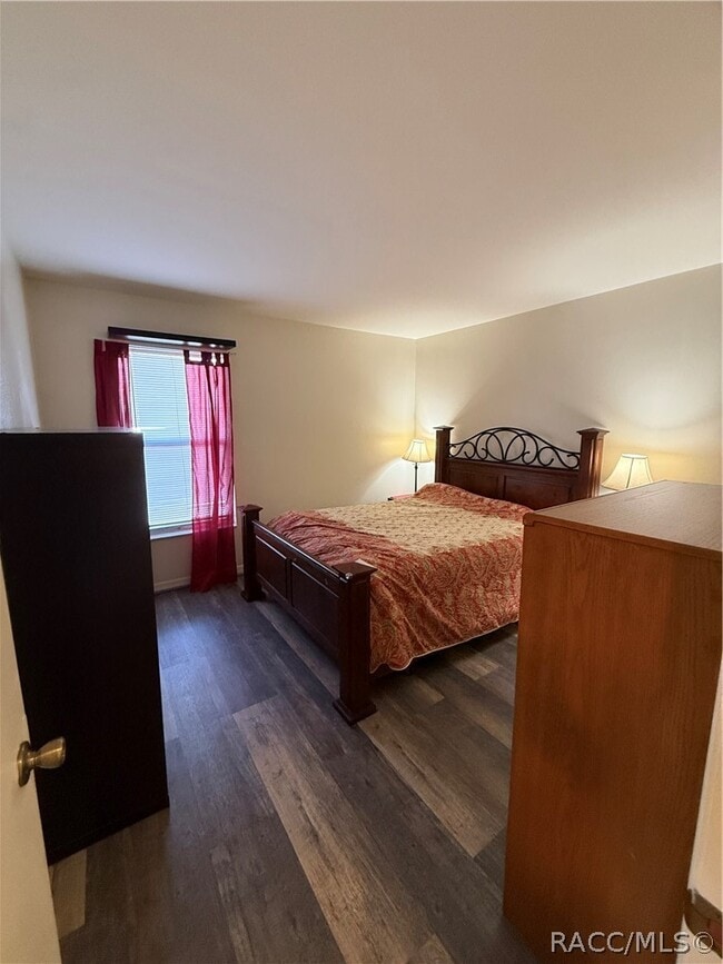 Building Photo - 943 SE Mayo Dr