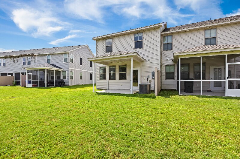 Building Photo - 7668 Park Gate Dr