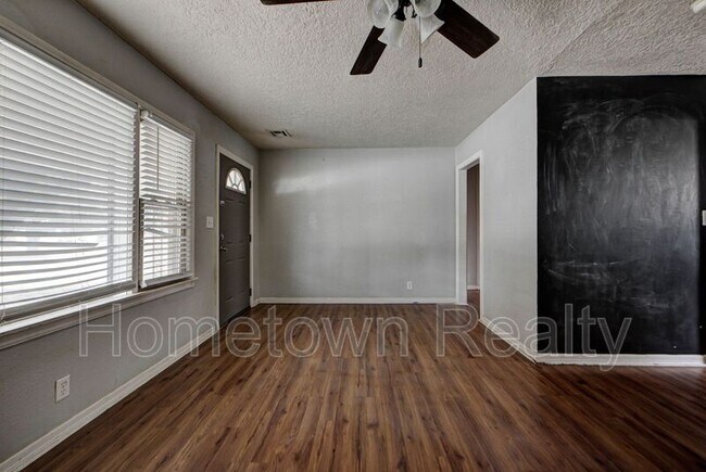 Building Photo - 2204 Downing St