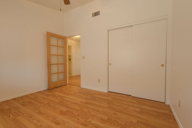 Building Photo - 3 Bedroom, 2 Bath