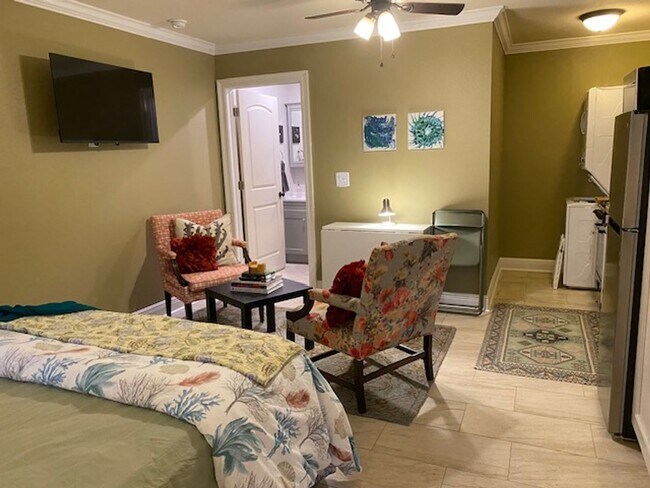 Building Photo - Kings Drive