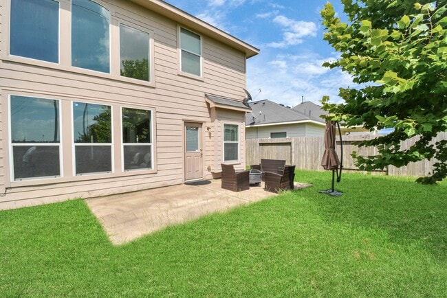 Building Photo - 2703 Lakecrest River Dr