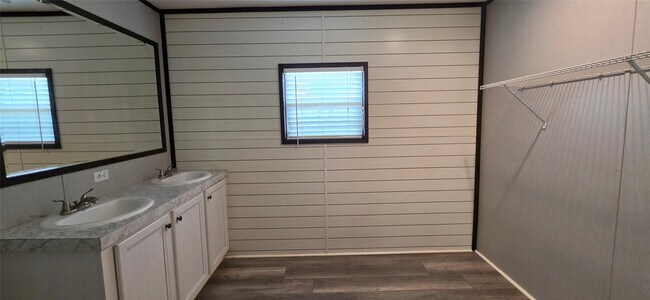 Building Photo - 2571 Lee Turner Rd