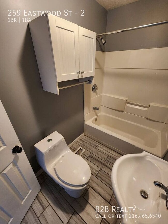 Building Photo - 259 Eastwood St