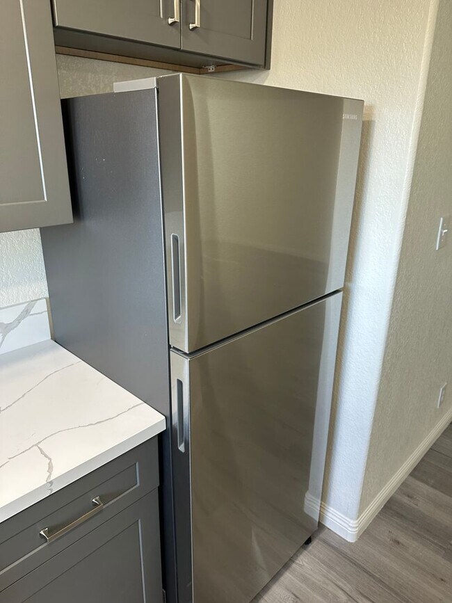 Building Photo - SW!! 2 Bedroom Condo!! 1st Floor!! Newly r...