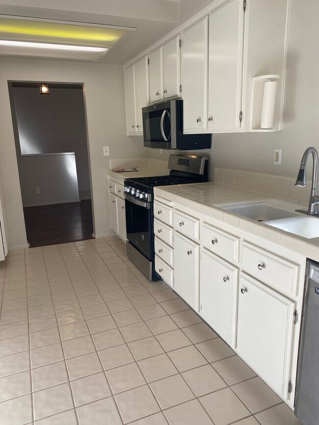 Building Photo - Sun Lakes Senior Stunner