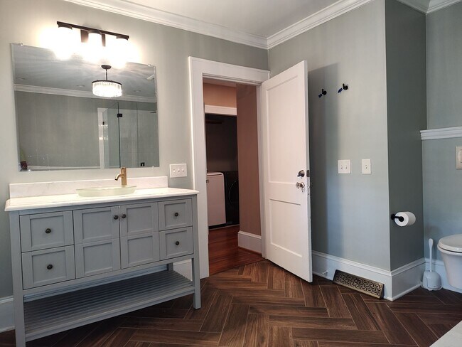 Building Photo - Charming 2-Bedroom, 2-Bath Brick Ranch Home in Midwood!