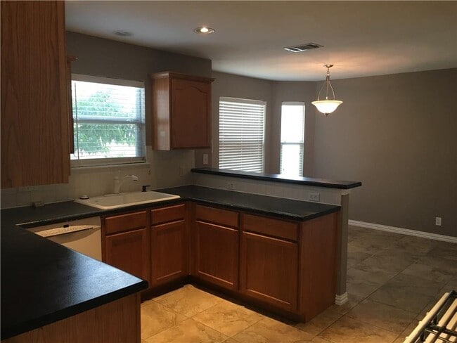 Building Photo - 312 Estate Dr