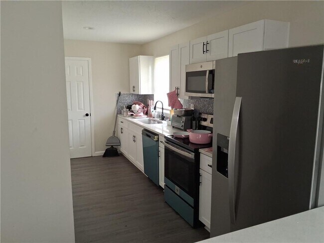 Building Photo - 2275 Briarwood Dr SW