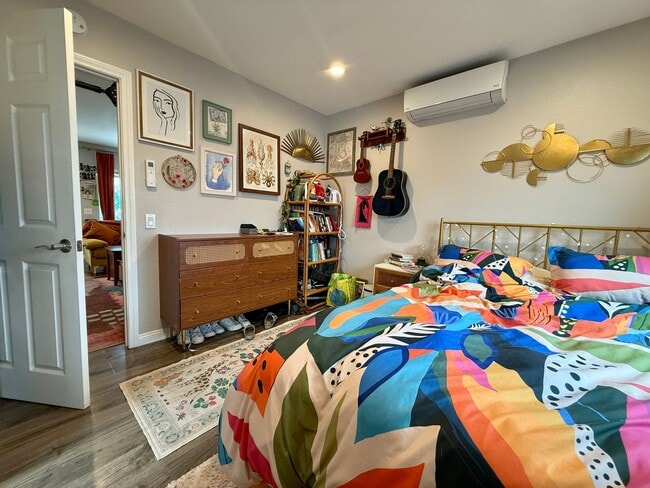 Building Photo - Modern Bungalow with W/D + A/C! Assigned Parking Included & 1 Garage Storage!