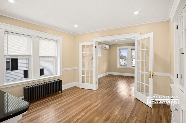 Building Photo - 42 Parsons St