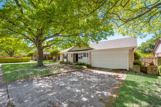 Building Photo - 11643 Rogue Way