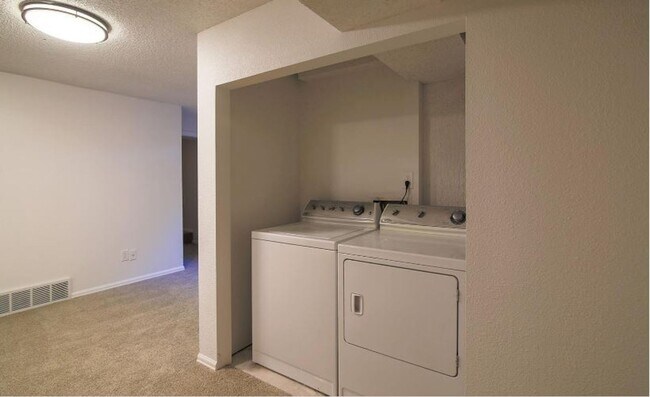 Building Photo - 2910 Rolling Wood Loop