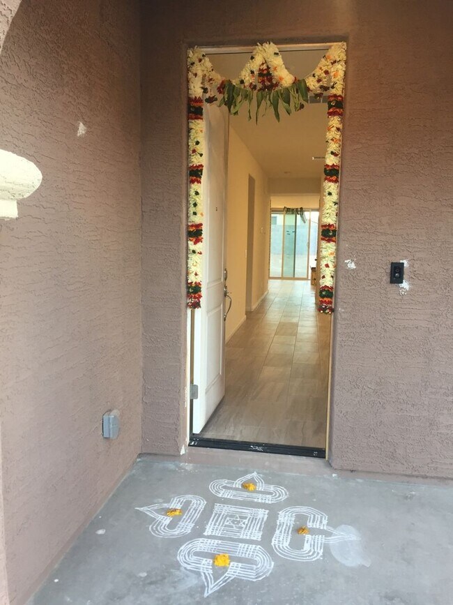 Building Photo - Spacious 5BR House in Phoenix