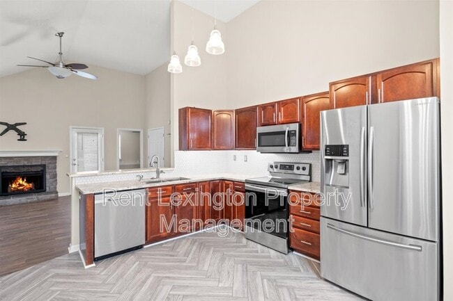 Building Photo - 917 Gerardi Rd