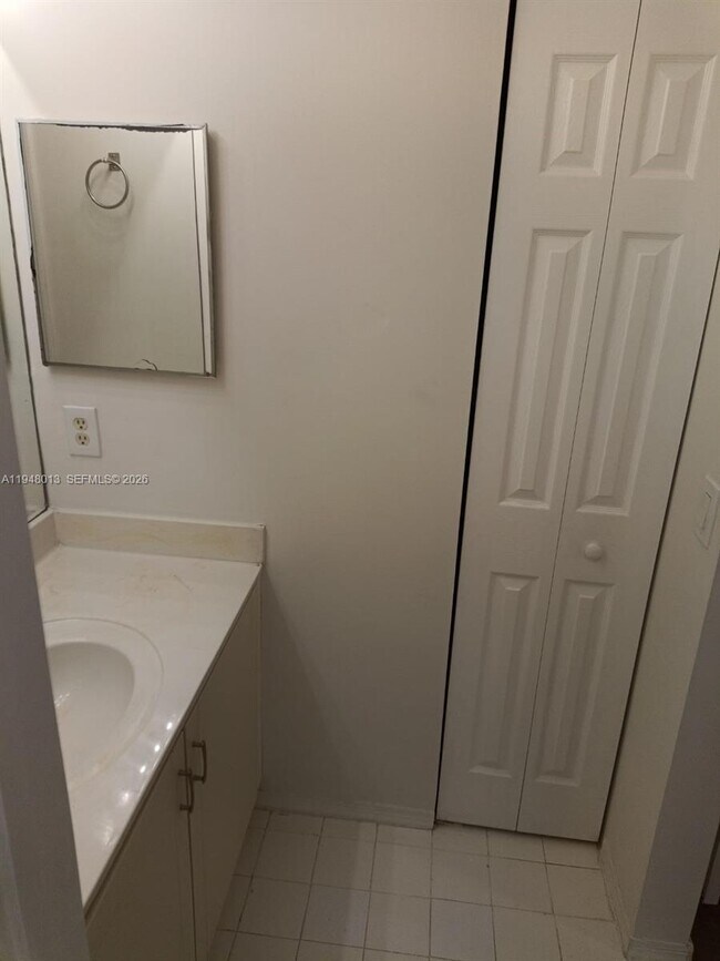 Building Photo - 4210 NE 22nd Dr