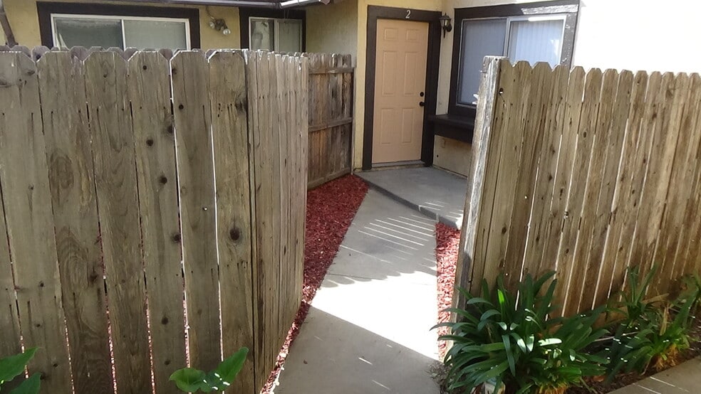 Building Photo - 701 Summerwood Ln