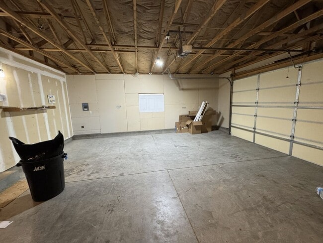 Building Photo - Come and take a look at this GEM!!!!!