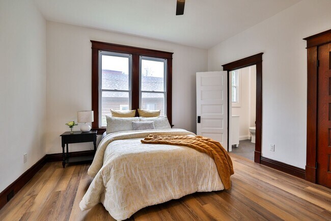 Building Photo - Newly Renovated Single Family Home