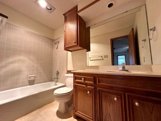 Building Photo - 9716 Orlando Ave