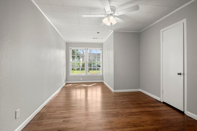 Building Photo - 6438 Pinehurst Dr