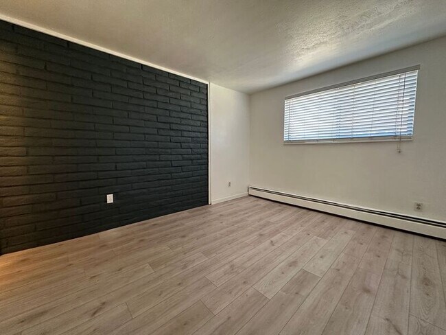 Building Photo - 875 S Quebec St