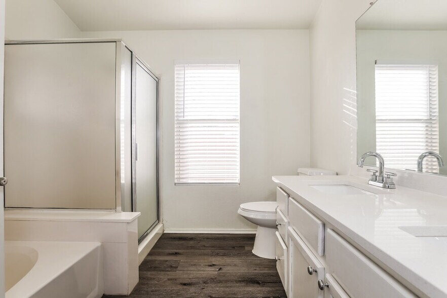 Building Photo - 4243 E Balsam Ave