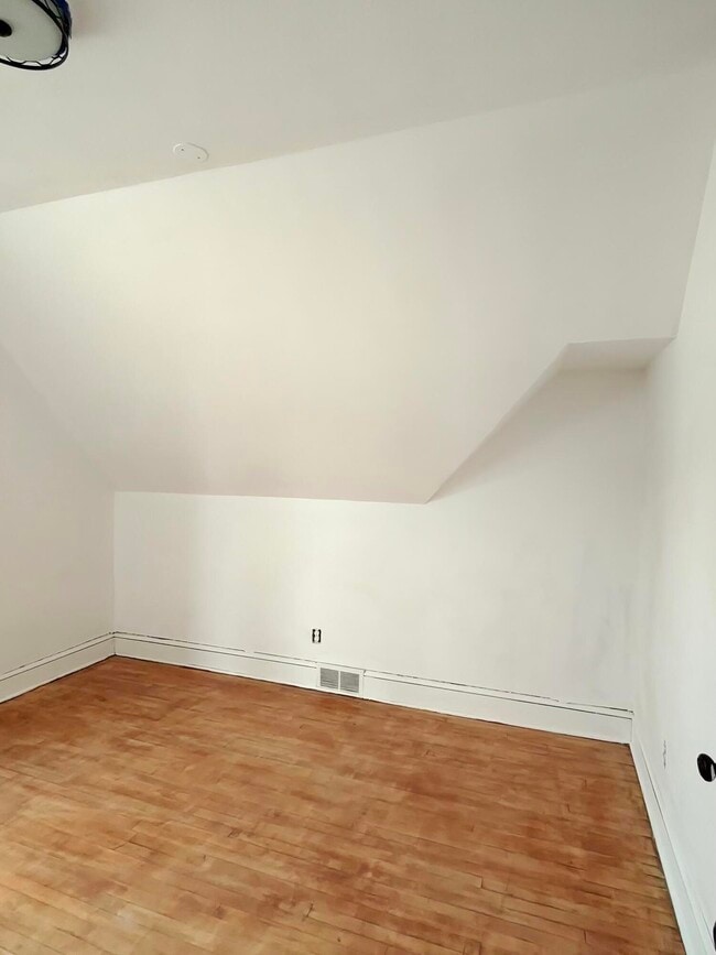 Building Photo - 3805 N 20th St