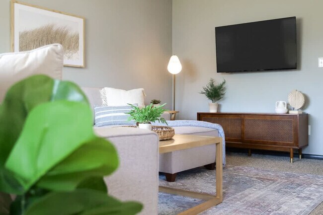 Building Photo - 8910 Cambridge Dr