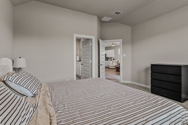 Building Photo - 706 Melody Hl Dr