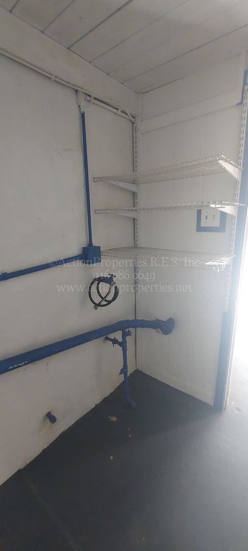 Building Photo - Central Roseville, 1 Bed, 1 Ba, Wall Air, ...