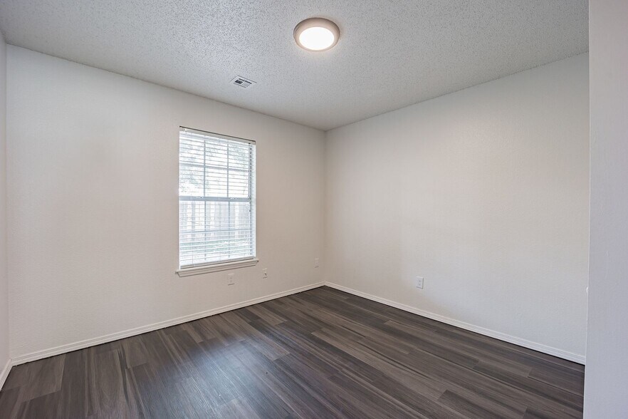 Building Photo - 4307 W Beaver Ln