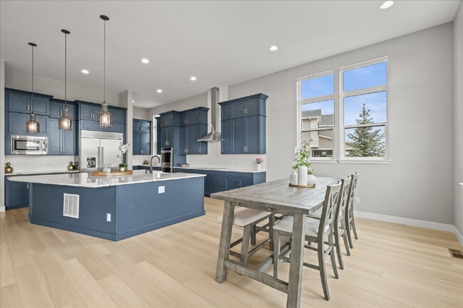 Building Photo - $7,495.00, Stunning 6 bed, 5 bath Ranch-St...