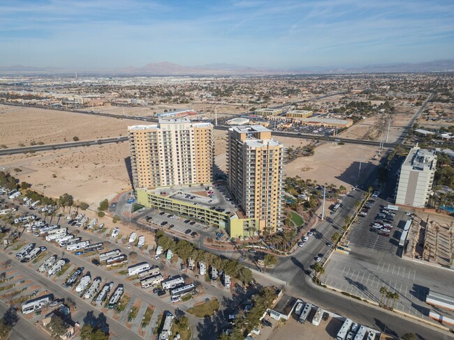 Building Photo - Luxury South Strip High Rise Unit