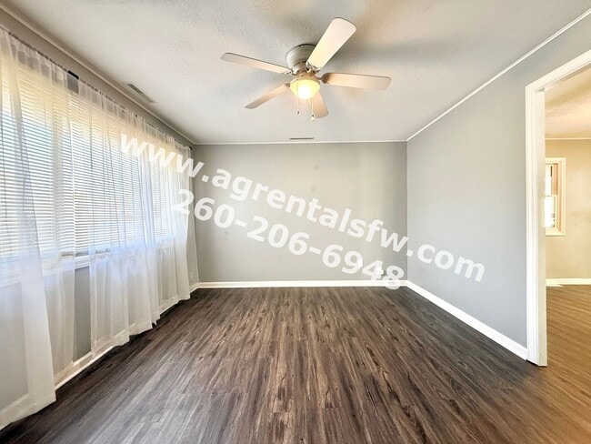 Building Photo - 3 bedroom house