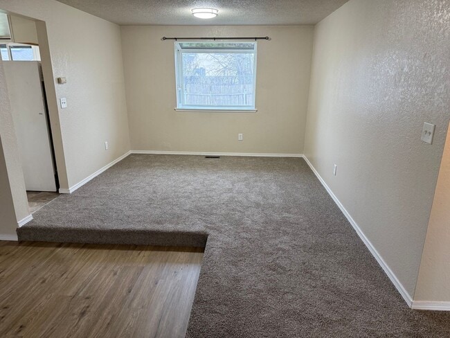 Building Photo - Recently remodeled Spanaway 3bd/1.75ba rambler available now!