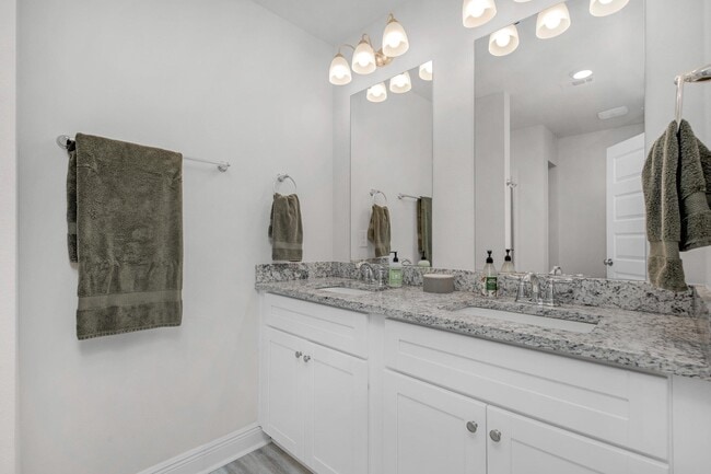 Building Photo - 1026 McLaren Cir