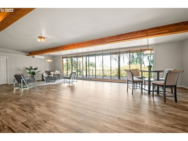 Building Photo - 5 bedroom 4 Bathroom Spectacular Townhome ~ Parking, A/C and More!