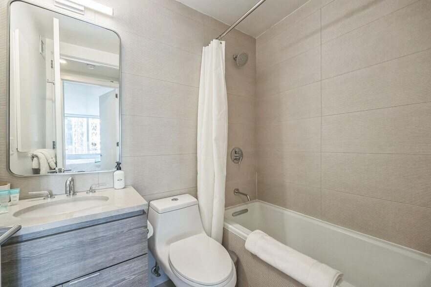 Building Photo - 64B W 37th St